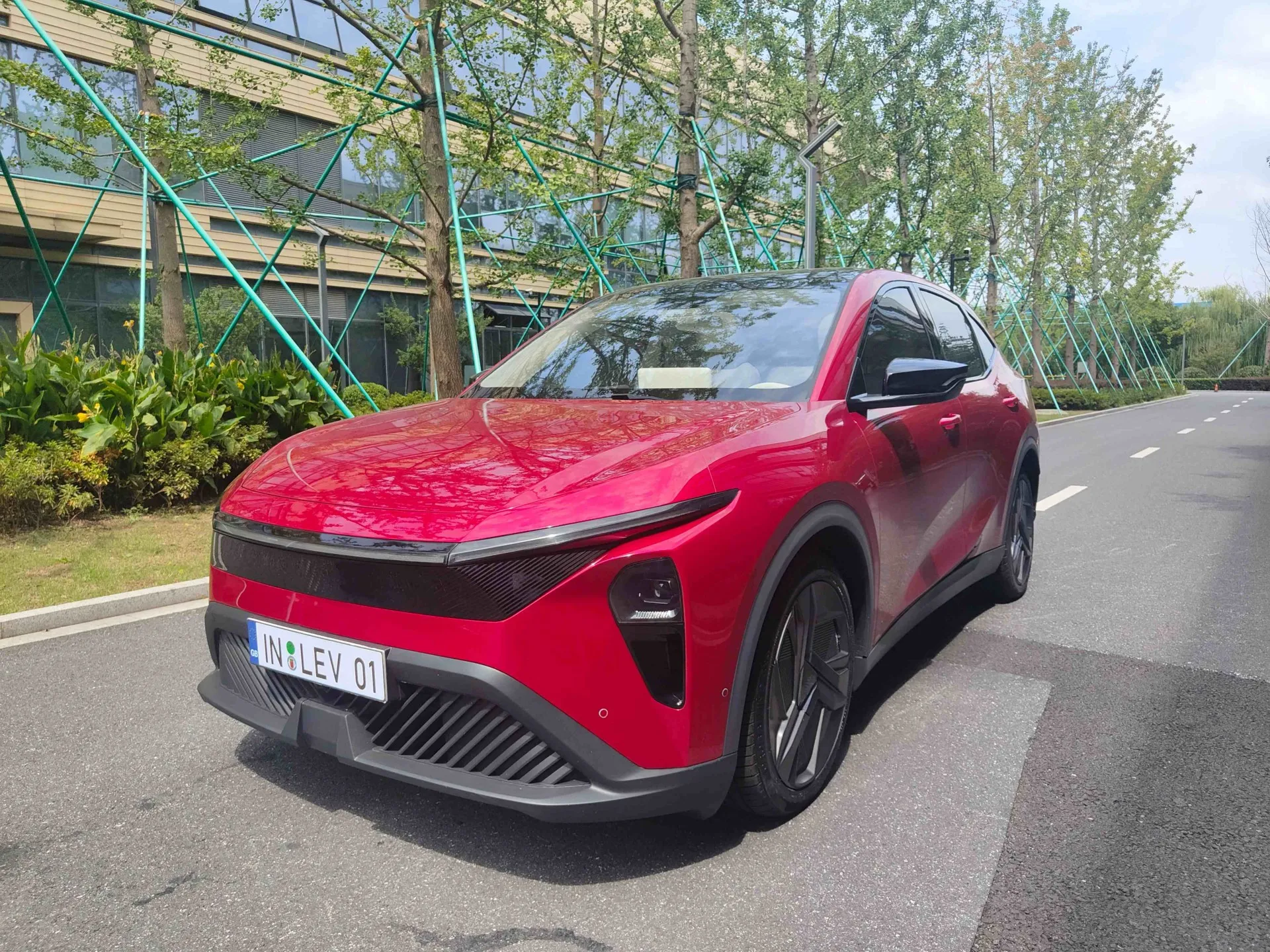 LEV01 REGTERSTYD SUV NUWE ENERGIE VOERTUIG EV langafstand Asafstand 5 sitplekke