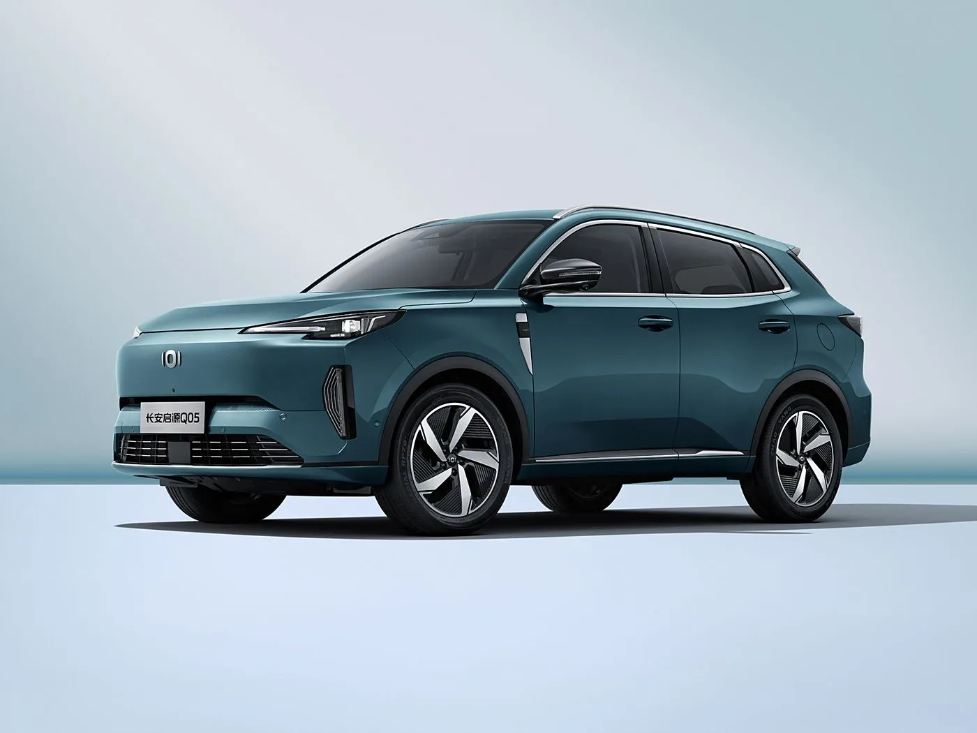 Changan NEVO Q05 Hibriede Elektriese SUV Langafstand outomatiese ratkas 5-deur 5-sitplek leer binnekant links