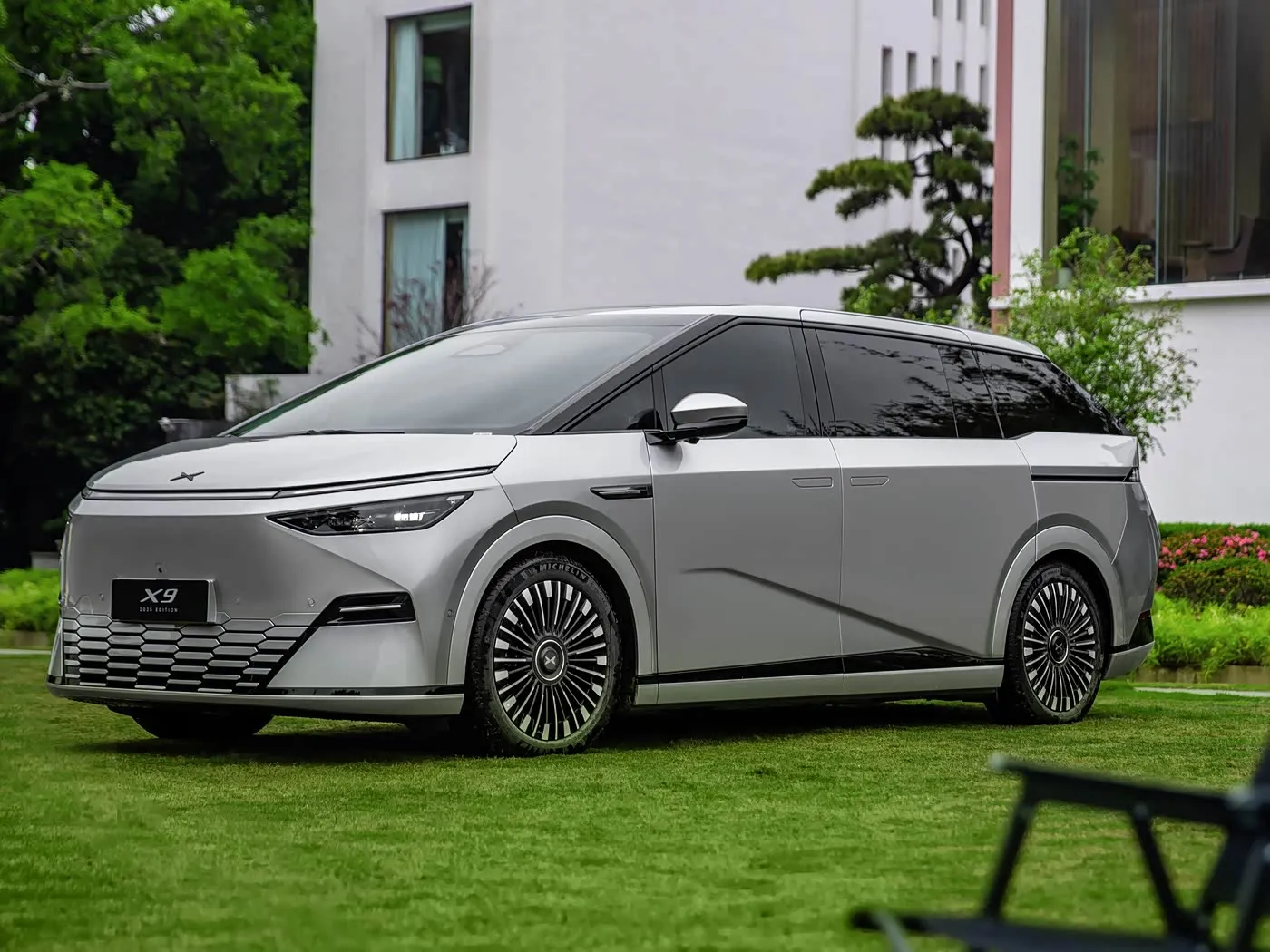 Xpeng X9 Langafstand MPV SUV Suiwer elektriese linkerstuur Mededingende prys Nuwe energievoertuig