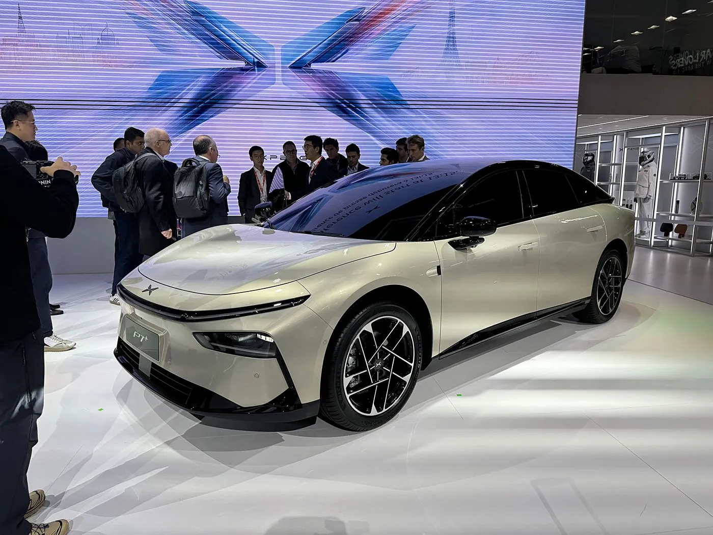 Beperkte uitgawe EV XPENG P7+ 5-sitplek suiwer elektriese luikrug Nuwe ontwerp linkerstuur 685 km maksimum spoed Nuwe energievoertuig