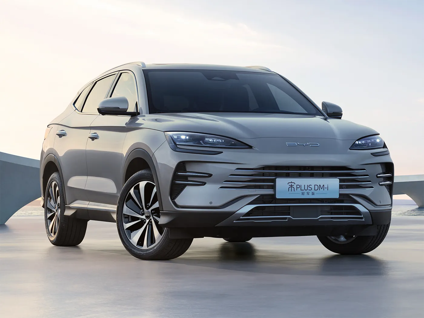 BYD Song Plus SUV outomatiese AWD met agterkamera leersitplekke Hibriede brandstof links stuur