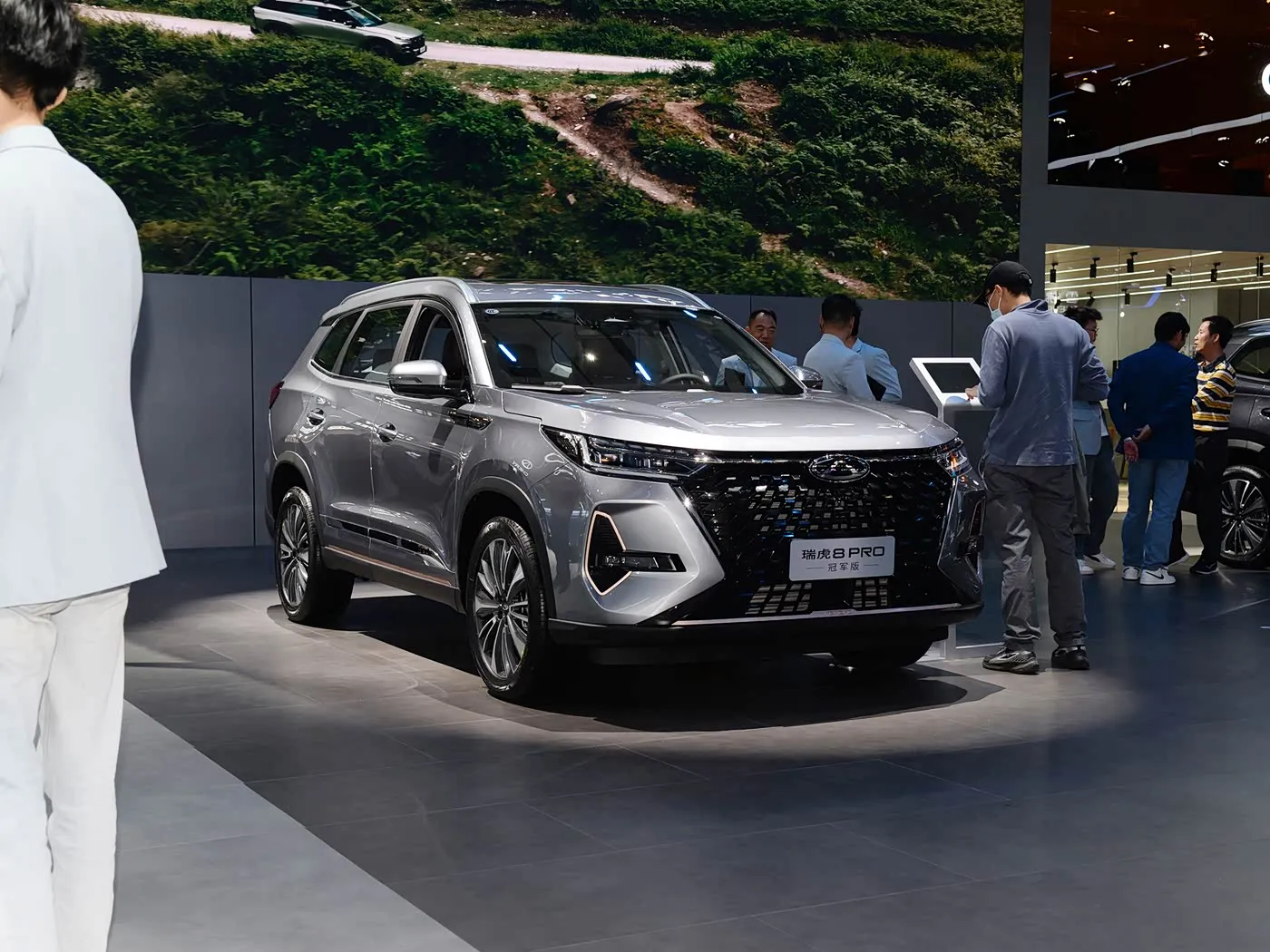 Chery Tiggo 8 Pro Luukse Familie SUV outomatiese ratkas Agterkamera R18 Links Petrol Donker Leer sitplekke Euro VI Emissie AWD