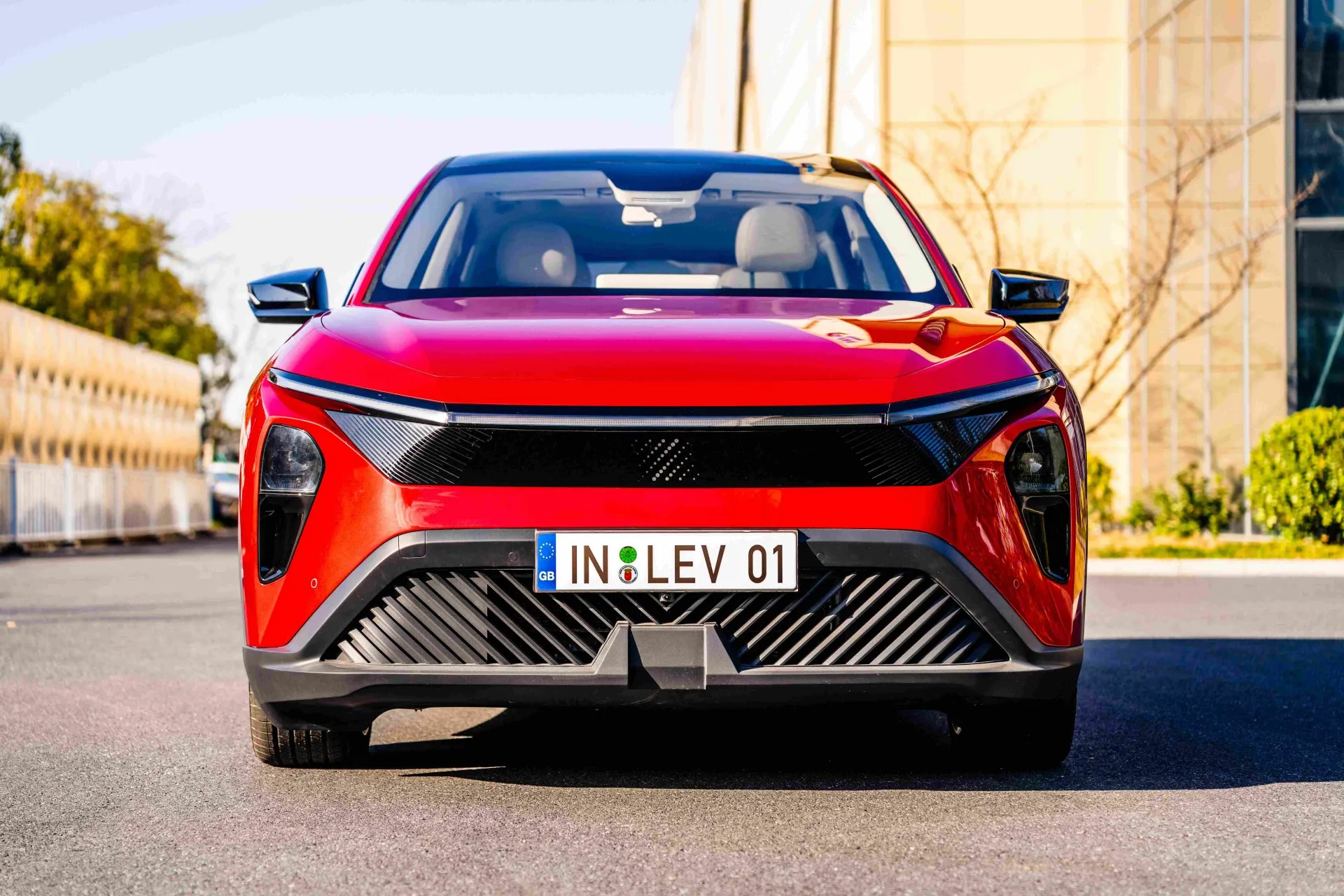 LEV01 REGTERSTYD SUV NUWE ENERGIE VOERTUIG EV langafstand Asafstand 5 sitplekke