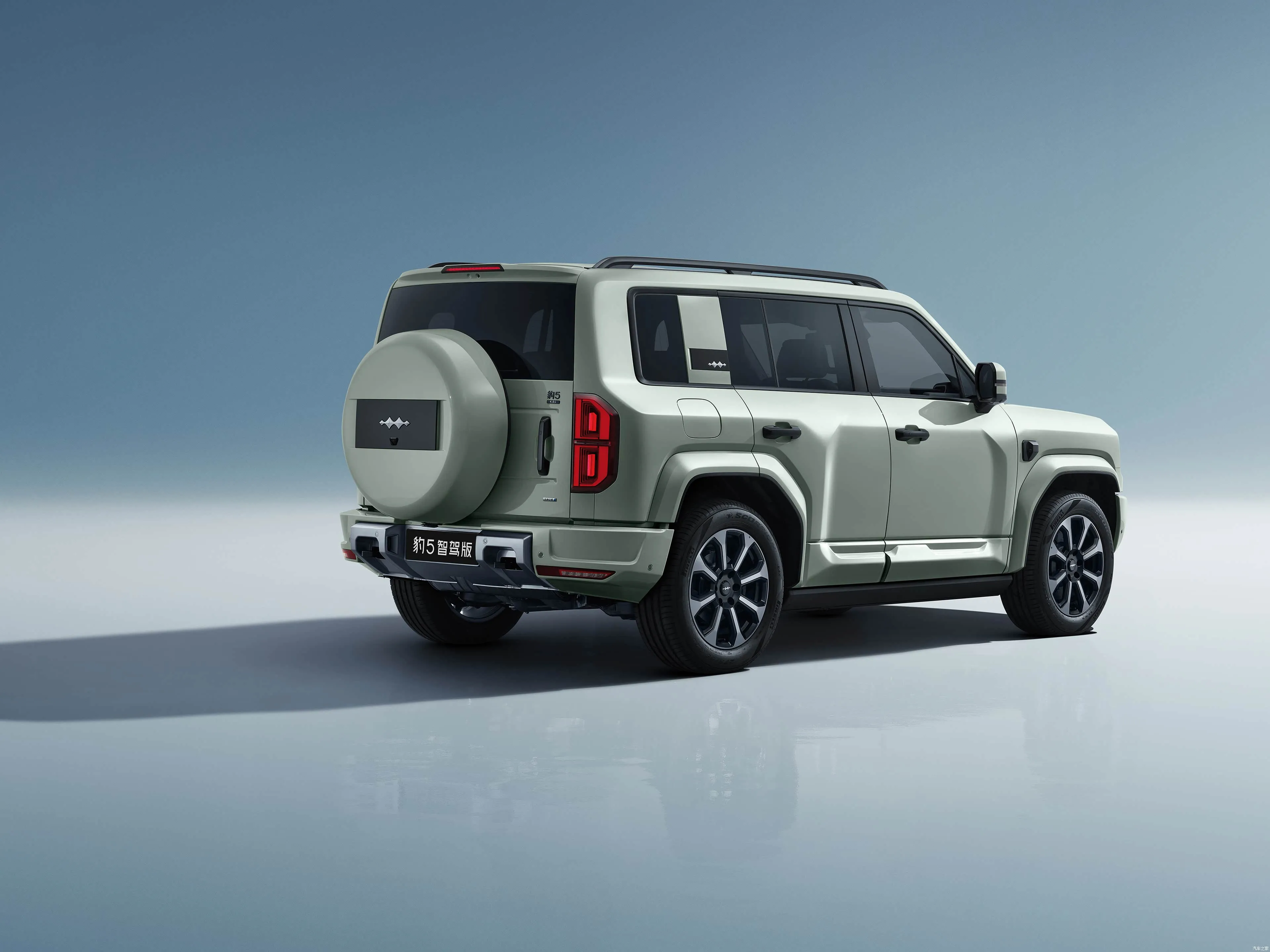 Premium BYD Leopard 5 Hibriede PHEV veldren SUV met 15.6" skerm 4x4 drive 4WD 83L brandstoftenk