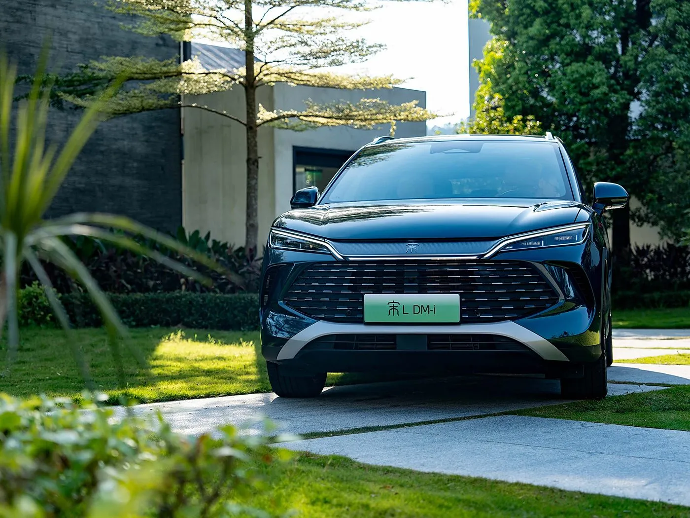 BYD Song L DM-i Kompakte PHEV SUV Langafstand, hoëspoed nuwe energievoertuig DiPilot 2.0 Verhitte sitplekke 360° Panoramiese kamera