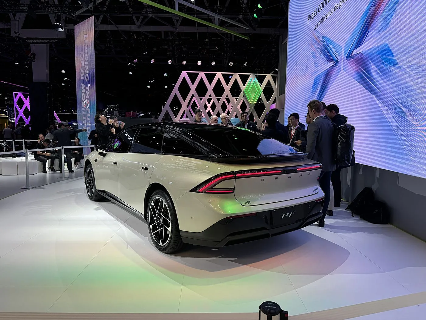 Beperkte uitgawe EV XPENG P7+ 5-sitplek suiwer elektriese luikrug Nuwe ontwerp linkerstuur 685 km maksimum spoed Nuwe energievoertuig