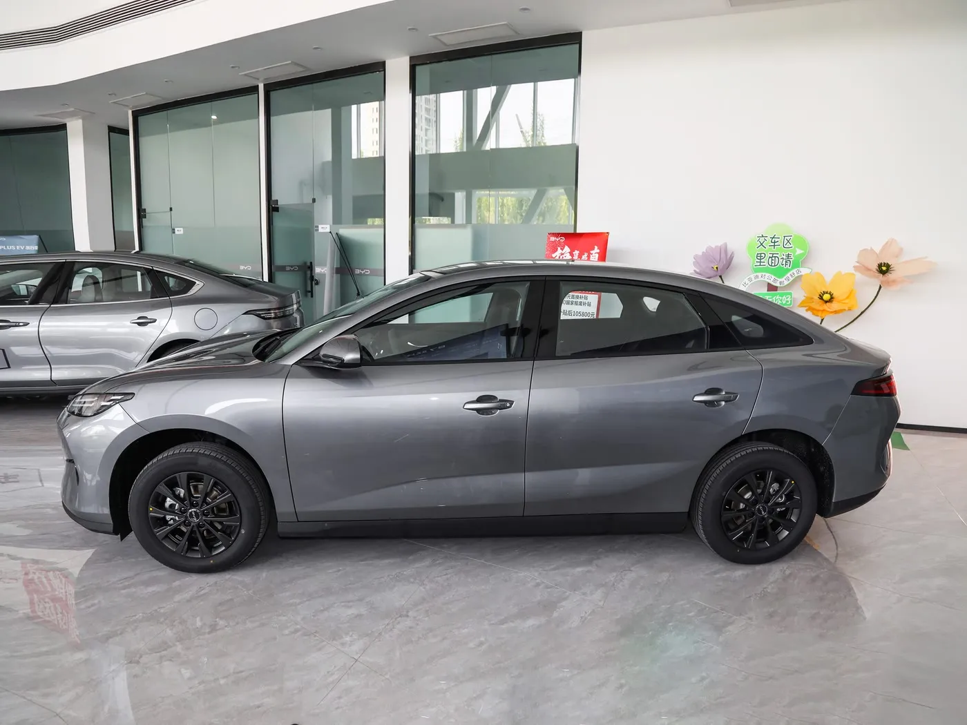 Nuwe Model BYD E7 EV Motor 150km/h Topspoed 136HP 180Nm Wringkrag 5 Sitplek Elektriese Voertuig
