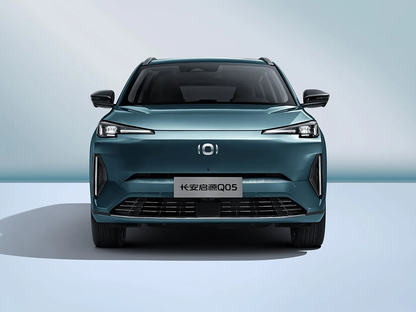 Changan NEVO Q05 Hibriede Elektriese SUV Langafstand outomatiese ratkas 5-deur 5-sitplek leer binnekant links