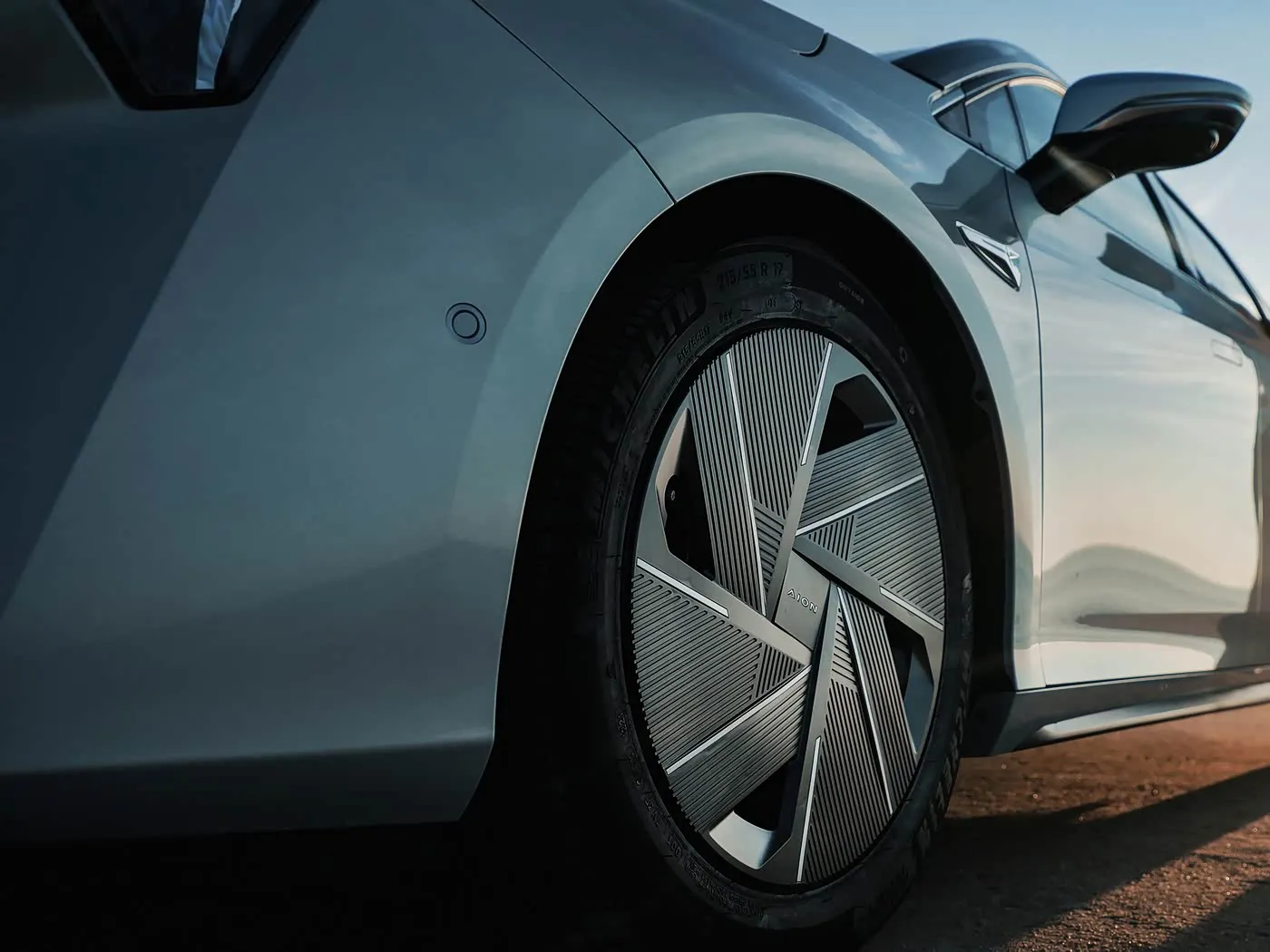 AION RT Elektriese SUV linkerhandstuur Hoëspoed EV outomatiese ratkas Hibriede Mini Vlak Sedan Nuwe Energie Voertuig vir Volwassenes