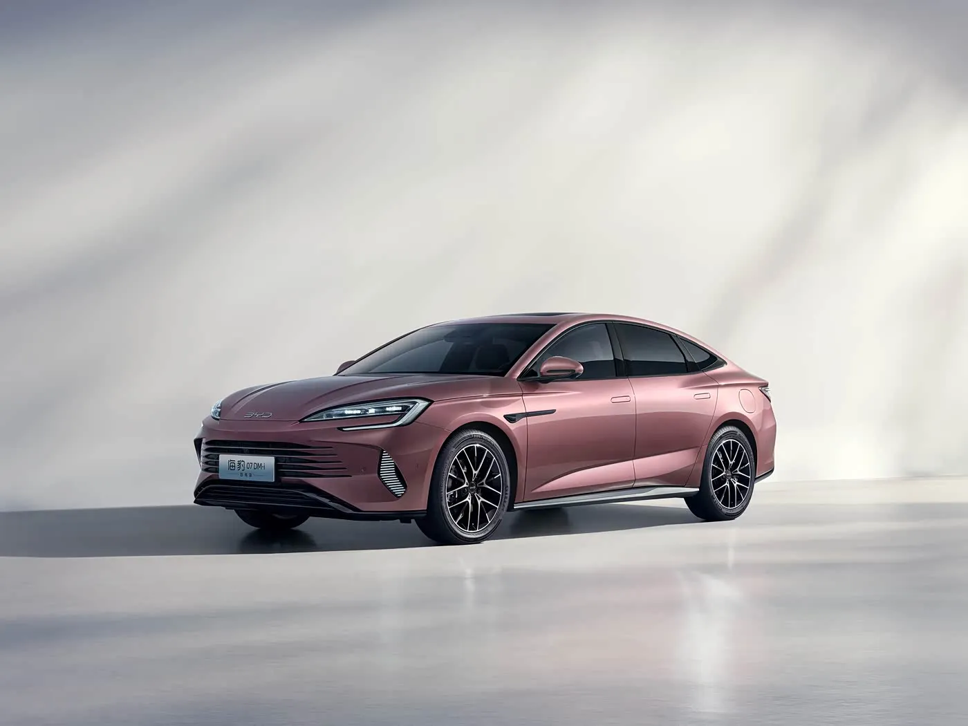 BYD Seal 07 DM-i Elektriese SUV Hoëspoed Auto Sedan met EV-motor 4-sitplek linksstuur Nuwe energievoertuigkenmerke