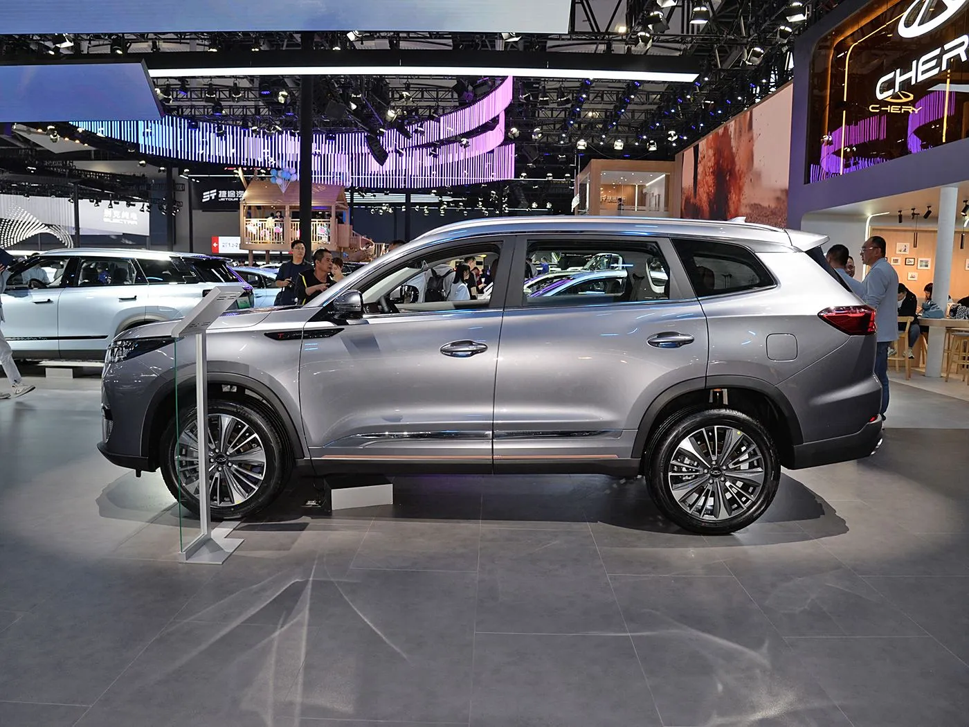 Chery Tiggo 8 Pro Luukse Familie SUV outomatiese ratkas Agterkamera R18 Links Petrol Donker Leer sitplekke Euro VI Emissie AWD