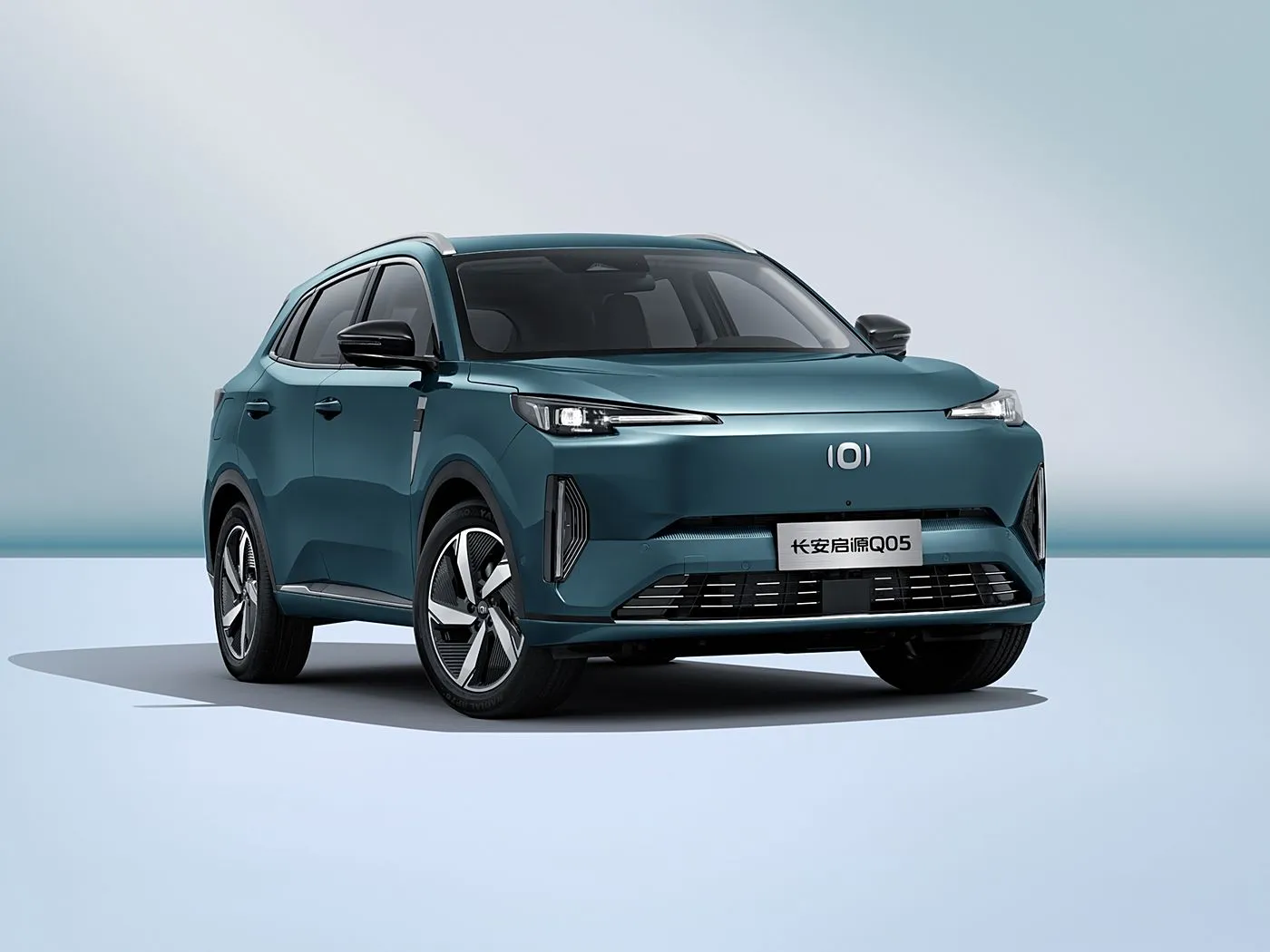Changan NEVO Q05 Hibriede Elektriese SUV Langafstand outomatiese ratkas 5-deur 5-sitplek leer binnekant links