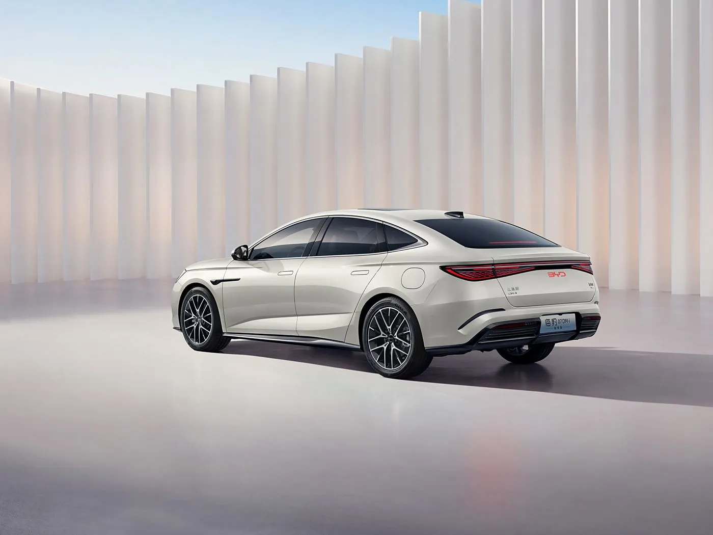 BYD Seal 07 DM-i Elektriese SUV Hoëspoed Auto Sedan met EV-motor 4-sitplek linksstuur Nuwe energievoertuigkenmerke