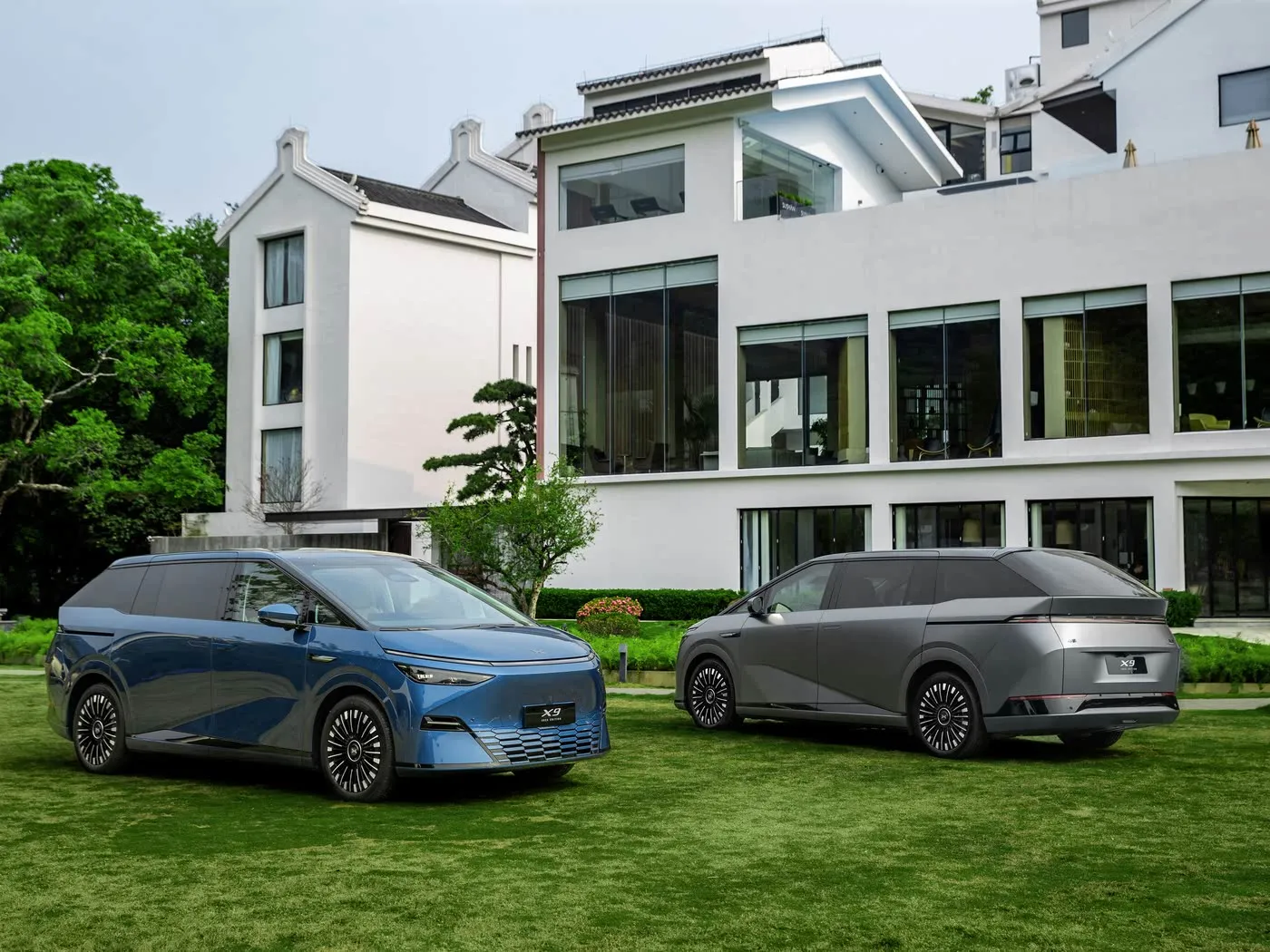 Xpeng X9 Langafstand MPV SUV Suiwer elektriese linkerstuur Mededingende prys Nuwe energievoertuig