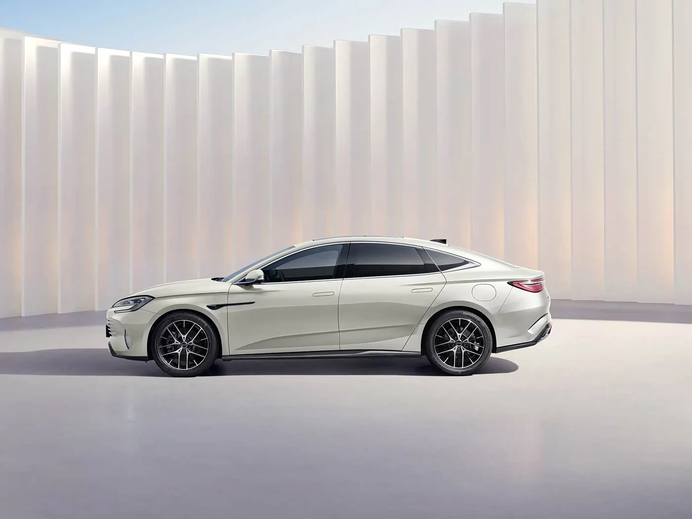 BYD Seal 07 DM-i Elektriese SUV Hoëspoed Auto Sedan met EV-motor 4-sitplek linksstuur Nuwe energievoertuigkenmerke