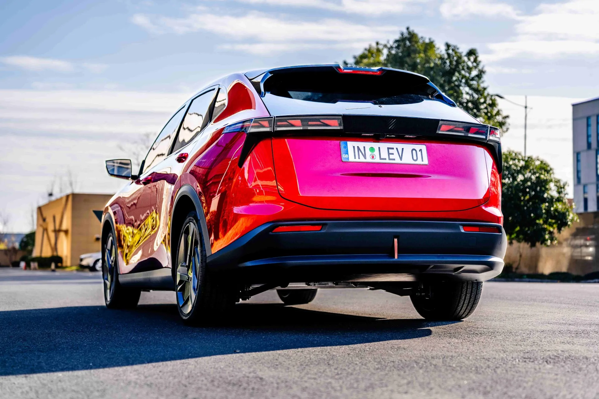 LEV01 REGTERSTYD SUV NUWE ENERGIE VOERTUIG EV langafstand Asafstand 5 sitplekke