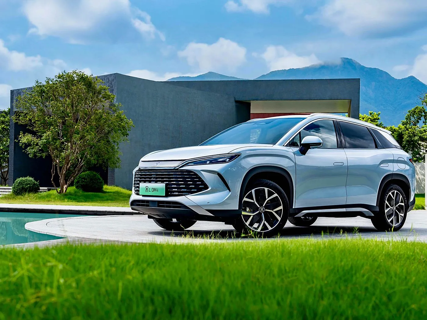 BYD Song L DM-i Kompakte PHEV SUV Langafstand, hoëspoed nuwe energievoertuig DiPilot 2.0 Verhitte sitplekke 360° Panoramiese kamera