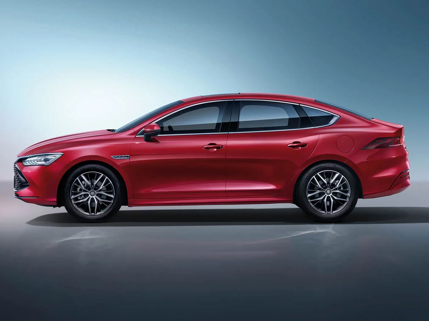 BYD Qing Plus Elektriese SUV Hibriede motormotor Nuwe energievoertuig Verbeterde EV-motor linkerstuur Sedan-geoptimaliseer vir soekenjin