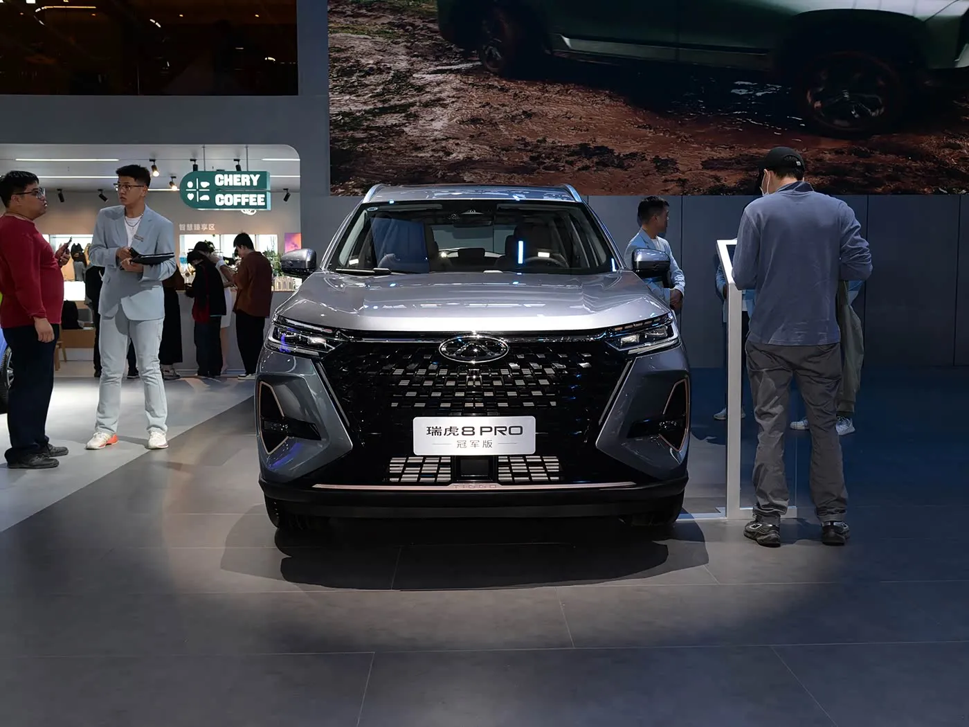 Chery Tiggo 8 Pro Luukse Familie SUV outomatiese ratkas Agterkamera R18 Links Petrol Donker Leer sitplekke Euro VI Emissie AWD