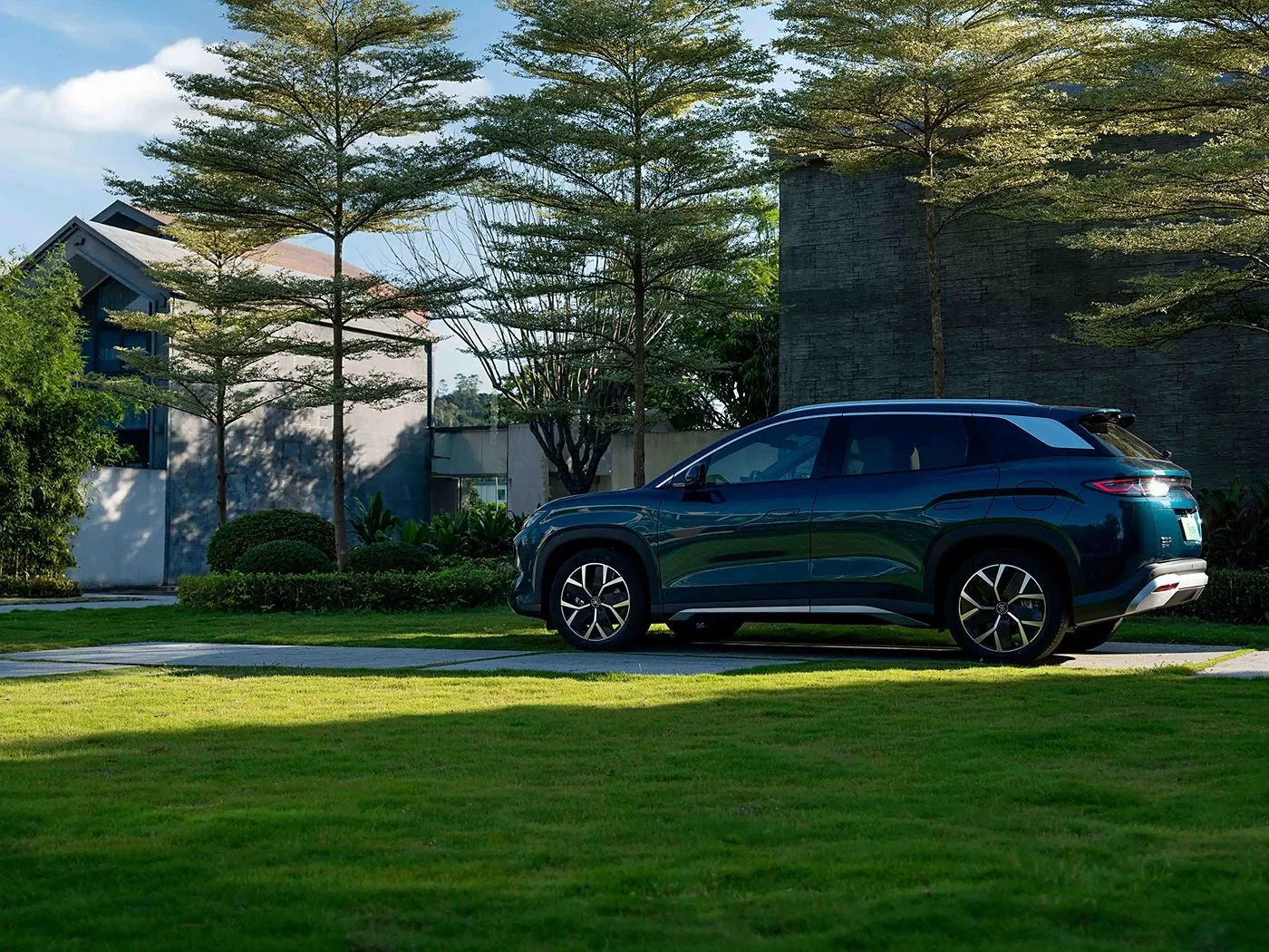 BYD Song L DM-i Kompakte PHEV SUV Langafstand, hoëspoed nuwe energievoertuig DiPilot 2.0 Verhitte sitplekke 360° Panoramiese kamera