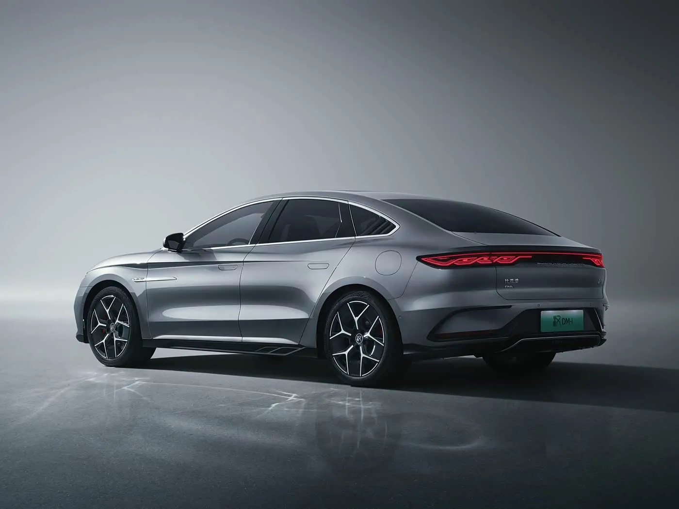 BYD Han EV/DM-i Elektrifiserende Luukse Sedan met dubbelmotorkrag en voorpunt-tegnologie NUWE ENERGIE