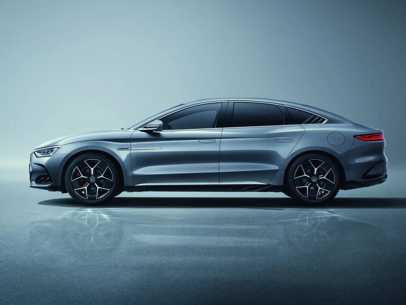BYD Han EV/DM-i Elektrifiserende Luukse Sedan met dubbelmotorkrag en voorpunt-tegnologie NUWE ENERGIE